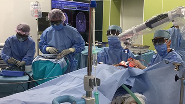 外視鏡を用い低侵襲な脳腫瘍手術